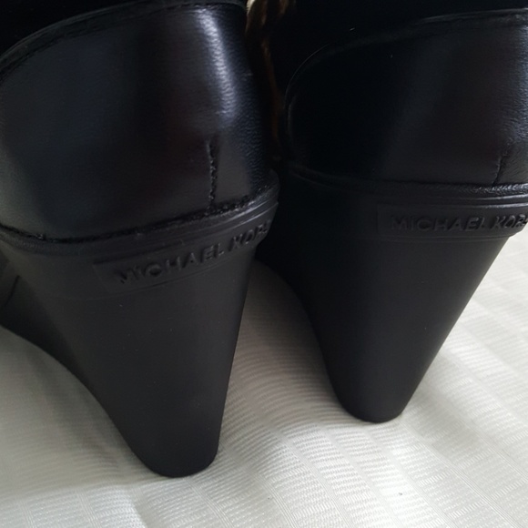 MICHAEL KORS PRINTED HAIRCALF ANKLE BOOTS - Picture 8 of 8